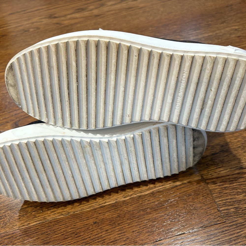 Louis Vuitton Brown Monogram Low-Top Sneakers with White Accents - Picture 4 of 7
